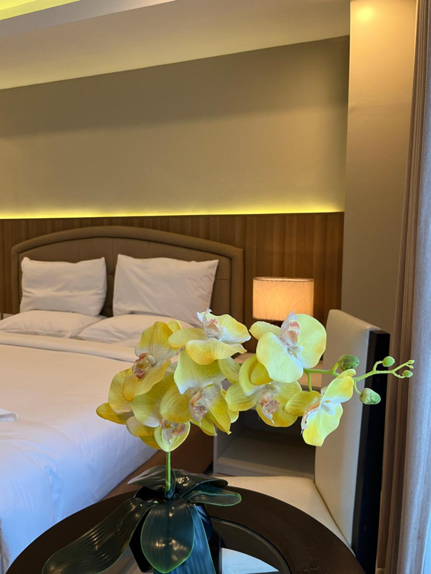 Iloilo Gateway Hotel And Suites Pavia Exterior photo